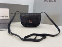 BALENCIAGA 발렌시아가 크로스팩 B161106