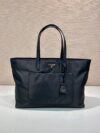 PRADA 프라다 리에디션 1978 라지 리나일론 및 사피아노 가죽 토트백 쇼퍼백 1BG527