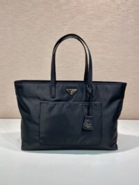 PRADA 프라다 리에디션 1978 라지 리나일론 및 사피아노 가죽 토트백 쇼퍼백 1BG527