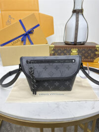 LOUIS VUITTON 루이비통 펄스 웨어러블 월릿 메신저백 M12806