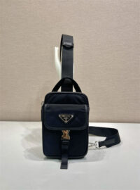 PRADA 프라다 리나일론 및 사피아노 가죽 스마트폰 케이스 슬링백 2ZH194