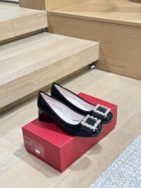 ROGER VIVIER 로저 비비에 미들힐 4.0CM RV504001