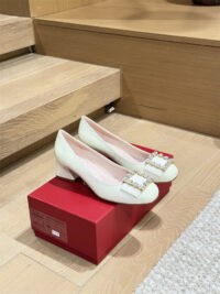 ROGER VIVIER 로저 비비에 미들힐 4.0CM RV504001