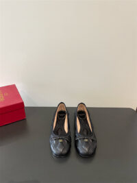 VALENTINO 발렌티노 플랫슈즈 V505024