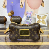 LOUIS VUITTON 루이비통 본 웨어러블 월릿 크로르백 M12615