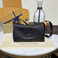 LOUIS VUITTON 루이비통 로우 키 메신저 숄더백  M13148