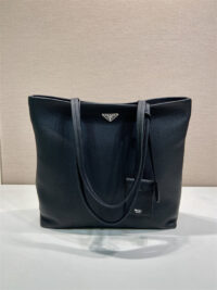 PRADA 프라다 가죽 토트백 2VG130