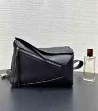 LOEWE 로에베 슬링백/벨트백 L89318