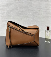 LOEWE 로에베 슬링백/벨트백 L89318