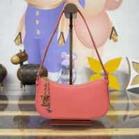 LOUIS VUITTON 루이비통 포쉐트 LV 블룸 숄더백 M25650