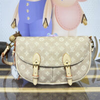 LOUIS VUITTON 루이비통 이스케이프 메신저백 M15134